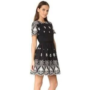 Alice + Olivia Nigel Dress Size 2 Designer Black White Luxury Embroidered Lace